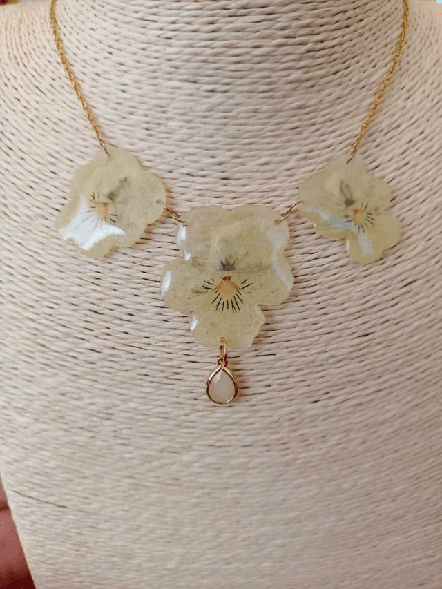 Collier 3 pensées jaunes 