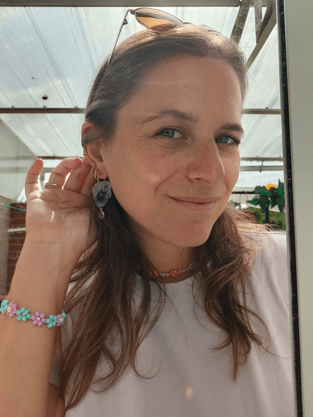 Pensées bleues foncées et strass