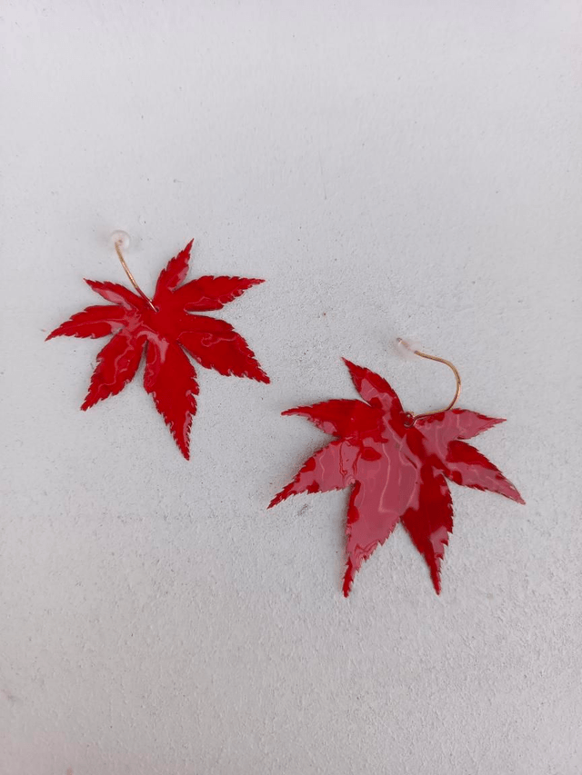 Modèle unique - Feuilles rouges