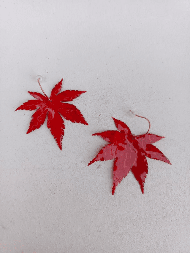 Modèle unique - Feuilles rouges