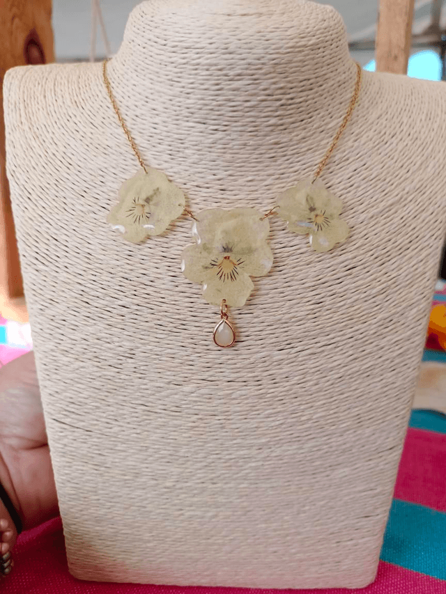 Collier 3 pensées jaunes 